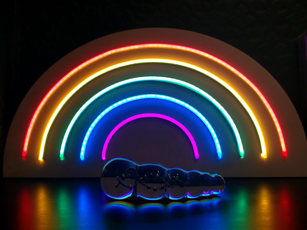 décoration rainbow dildo en verre soufflé et arc en ciel lumineux